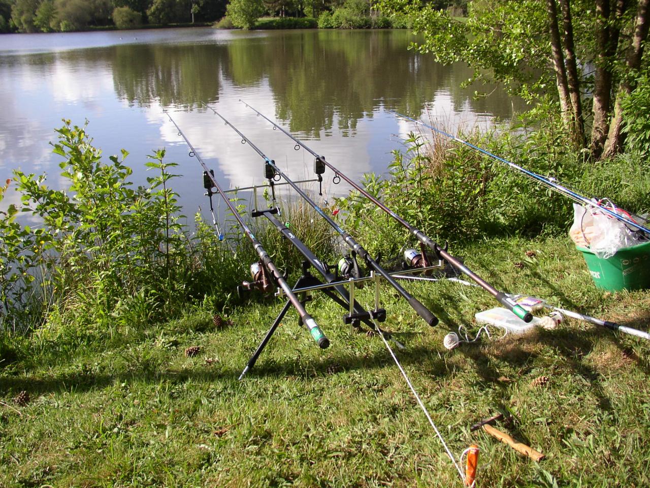 TREPIED POUR LANCER A CARPES