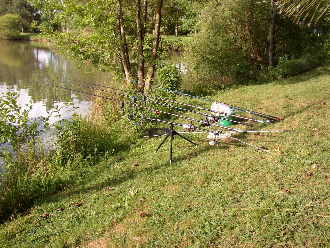 TREPIED POUR LANCER A CARPES