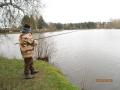 Un jeune pêche la truite le 28 Mars